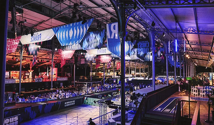 Vista ampla da estrutura e das ativações do Club France nos Jogos de Paris 2024
